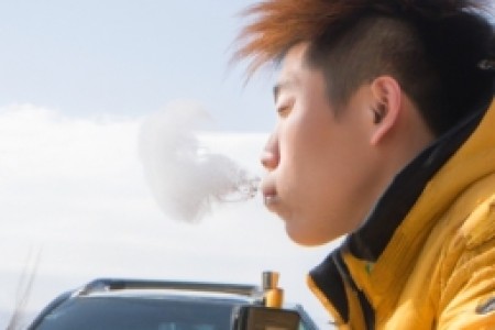 少年抽电子烟有害吗(电子烟：少年抽有害吗？)
