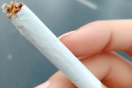 戒烟都有哪些损害症状(未来更健康，摆脱吸烟带来的痛苦)