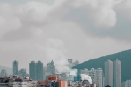 香港吸烟(香港：燃烧的烟云中的城市风景)
