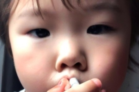 吸烟对孩子的危害(关注孩子的健康！吸烟对孩子的危害)