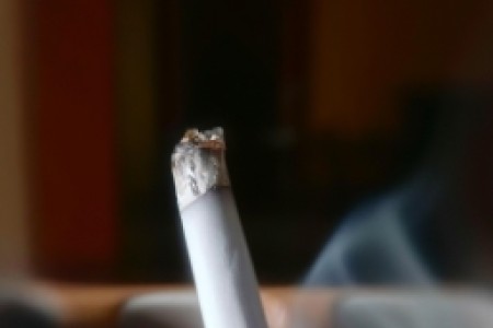 吸烟怎么吸(香烟世界：如何正确地吸烟？)
