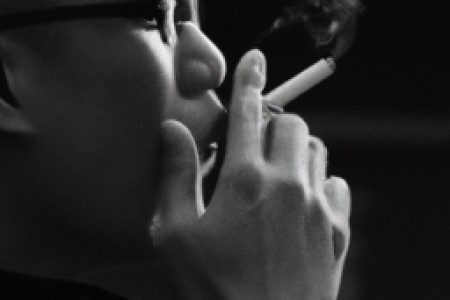 吸烟对周围人的危害(吸烟轻松抽，周围人难以逃)