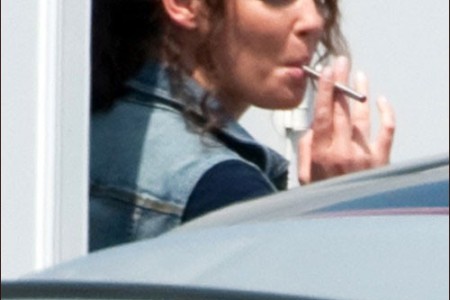 戒烟最新方法_外国女星靠电子烟戒烟