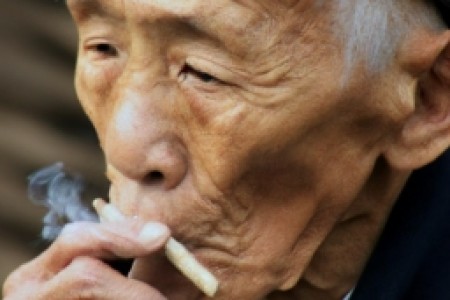 老年人如何戒烟最好(如何帮助老年人戒烟？)