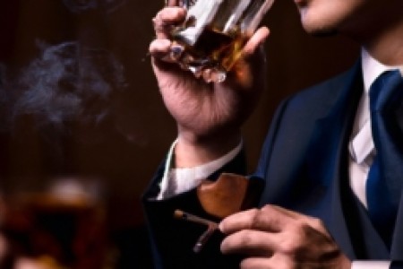 如何帮助中年男人戒酒戒烟(如何帮助中年男人戒酒戒烟)