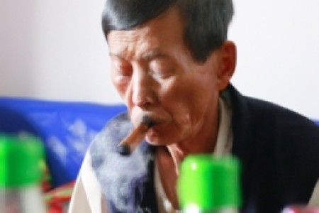 老年人如何正确戒烟戒酒(如何正确戒烟戒酒——老年人的健康必修课)