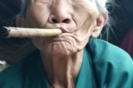 女的老烟民如何戒烟(女烟民如何戒烟？)