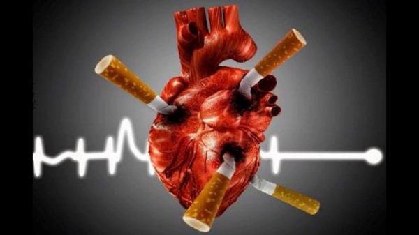 心脏病和吸烟正纠缠在病人的健康斗争中