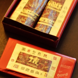 黄南京香烟20元一包什么样(黄南京香烟20元一包，你知道它的故事吗？)