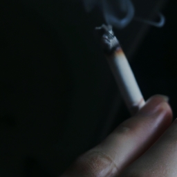 吸烟伤肺(吸烟伤肺：执迷不悟的香烟世界)
